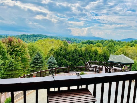 Panoramic Blue Ridge Mountain View cabin! | New Ri