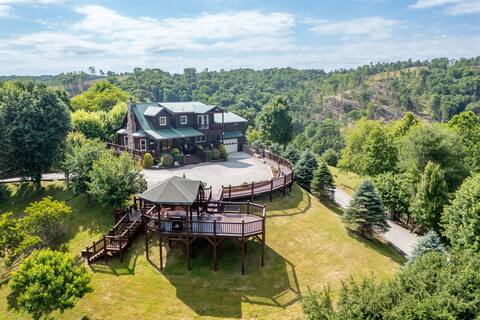 Rustic Cosmic Cabin with Panoramic Mountain views!