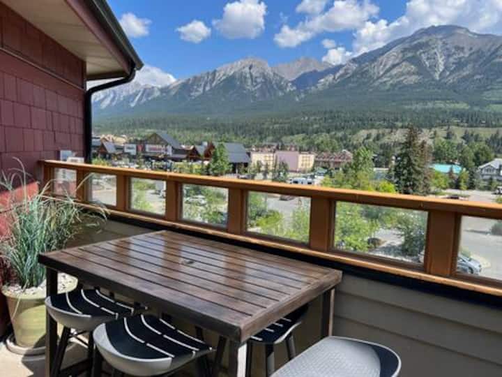 Mountain Vista Downtown Retreat, Canmore - Canmore
