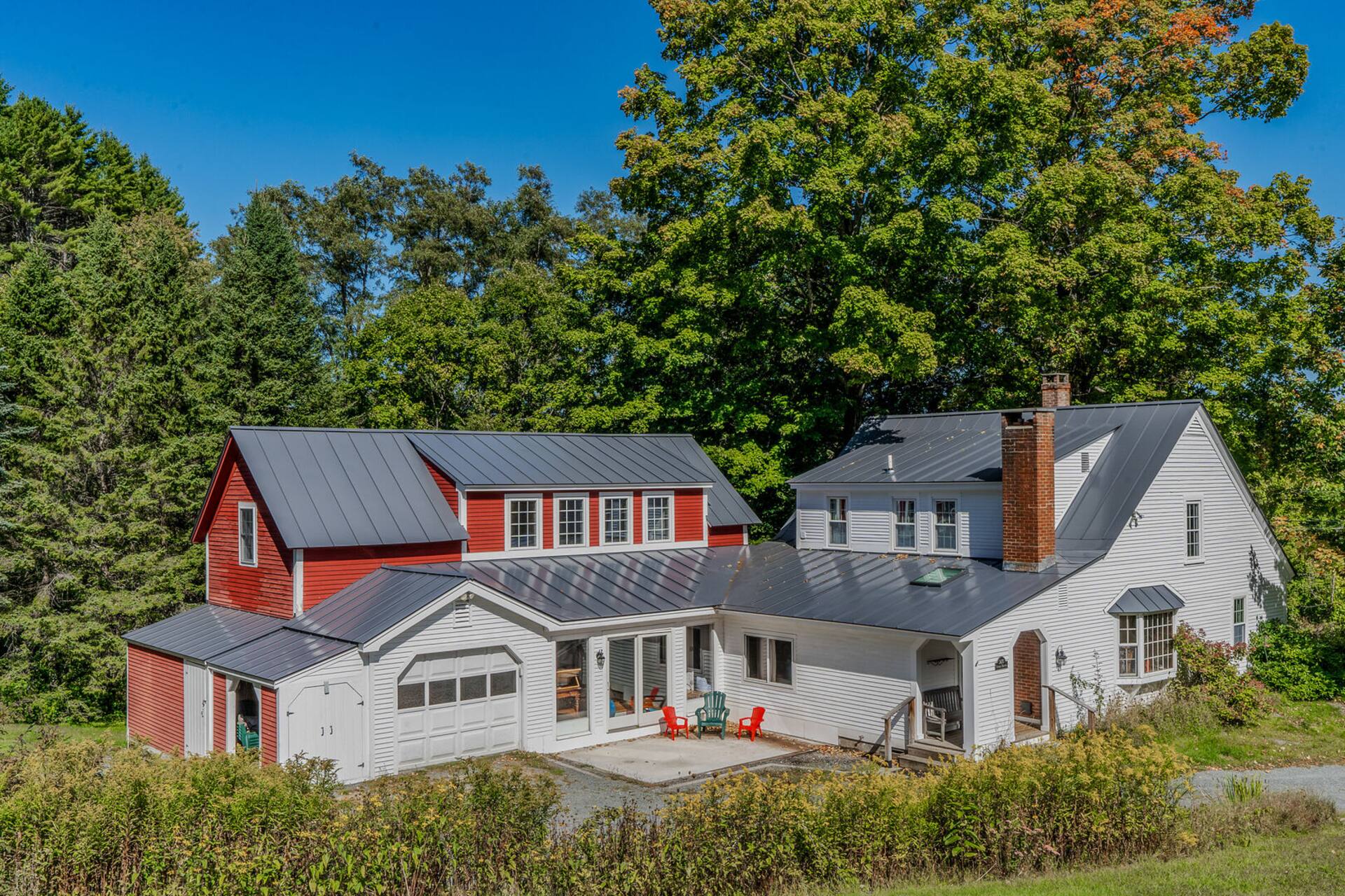 Hillside Farmhouse, Updated & Pet-Friendly