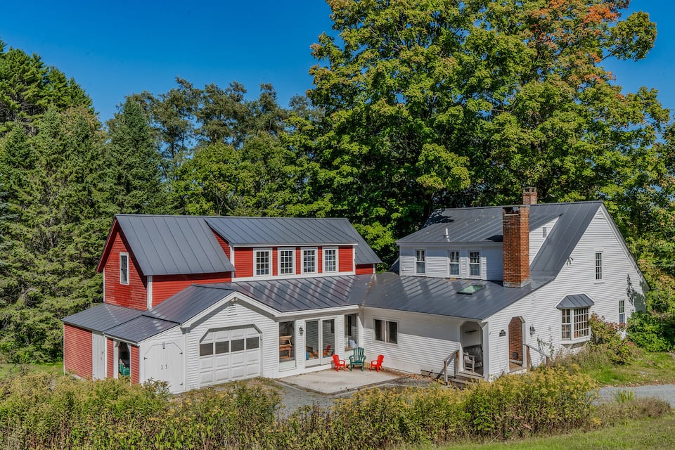 Hillside Farmhouse, Updated & Pet-Friendly — photo 1