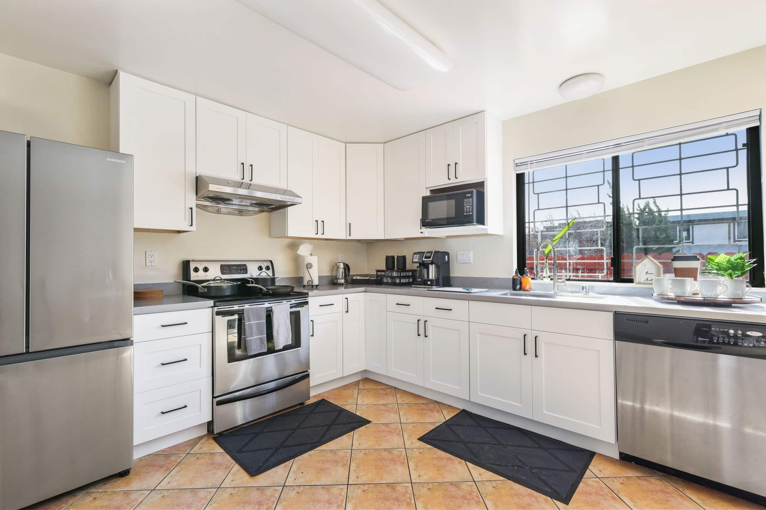 Home in South San Francisco · ★4.89 · 4 bedrooms · 5 beds · 2 private baths - Image 19