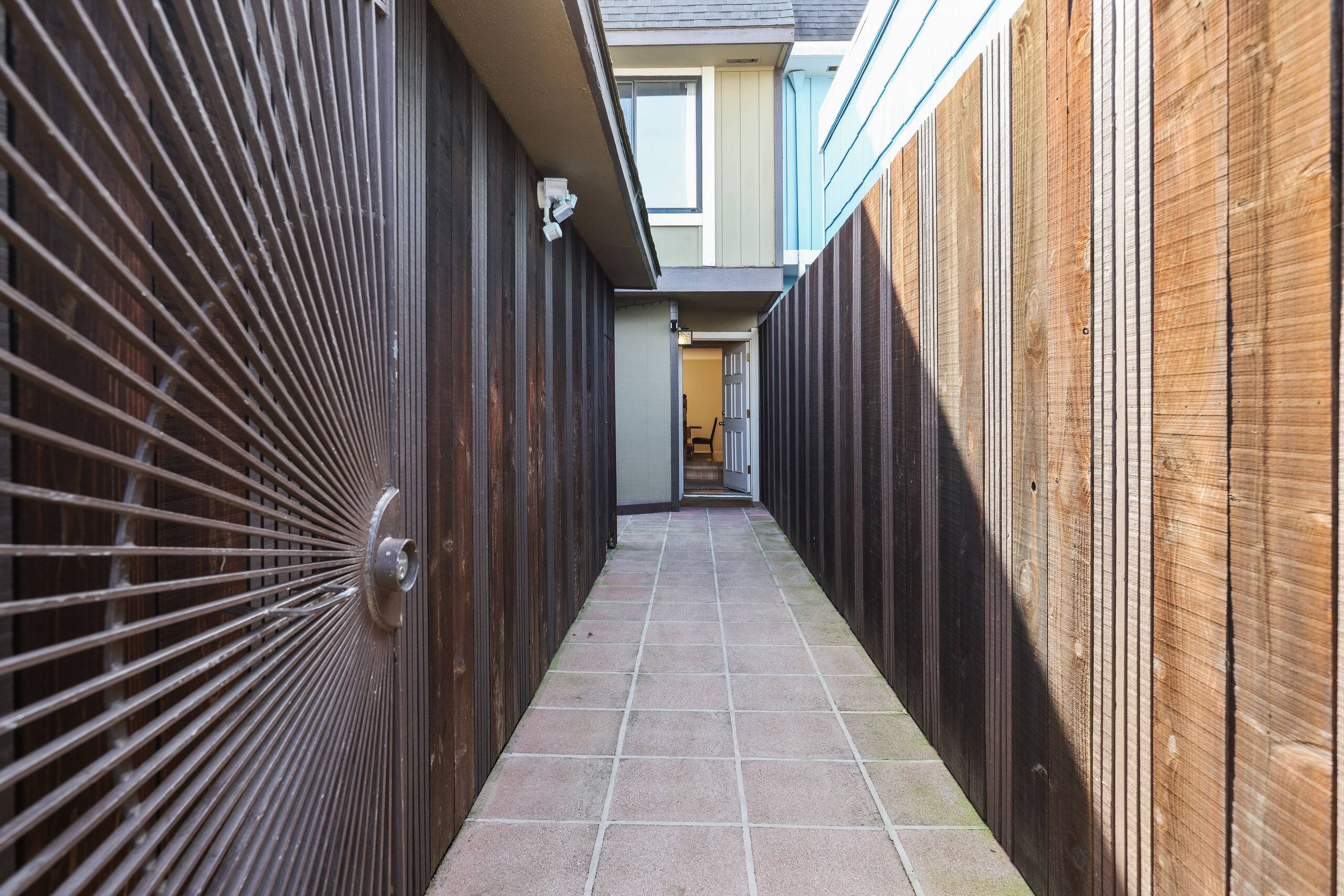 Home in South San Francisco · ★4.89 · 4 bedrooms · 5 beds · 2 private baths - Image 28