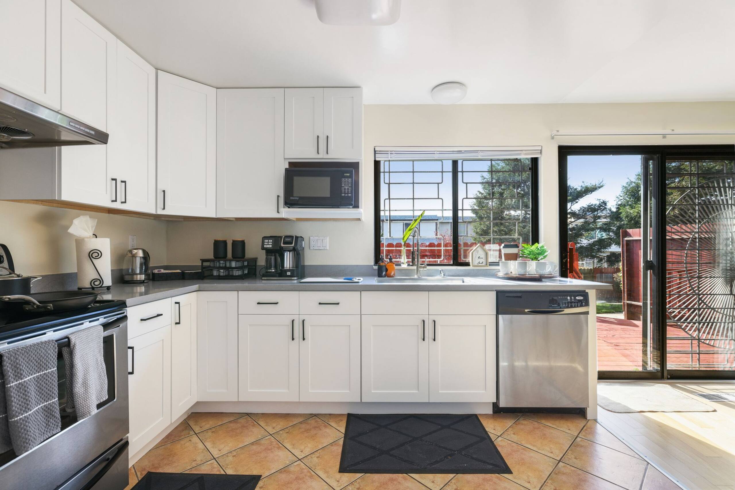 Home in South San Francisco · ★4.89 · 4 bedrooms · 5 beds · 2 private baths - Image 32