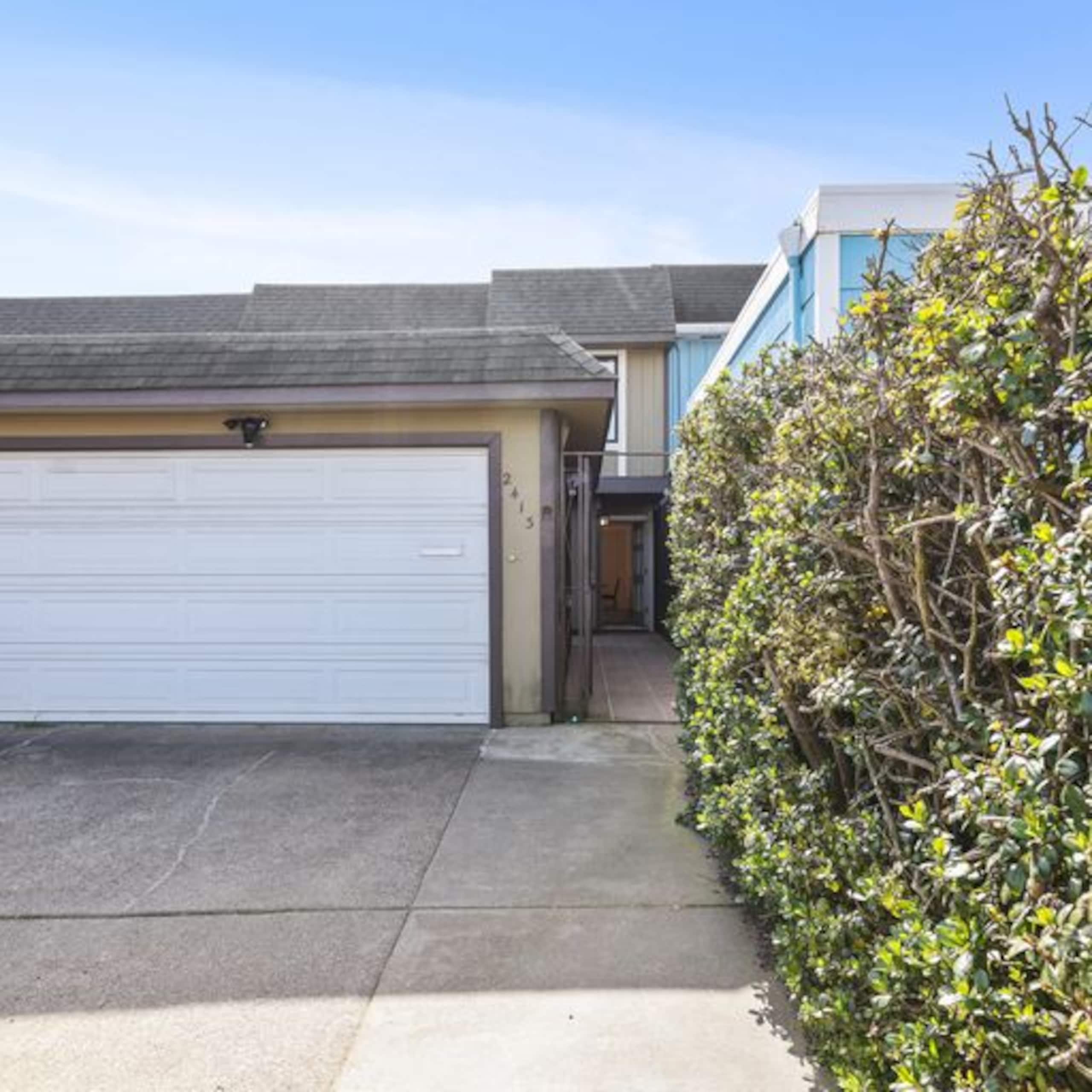 Home in South San Francisco · ★4.89 · 4 bedrooms · 5 beds · 2 private baths - Image 27