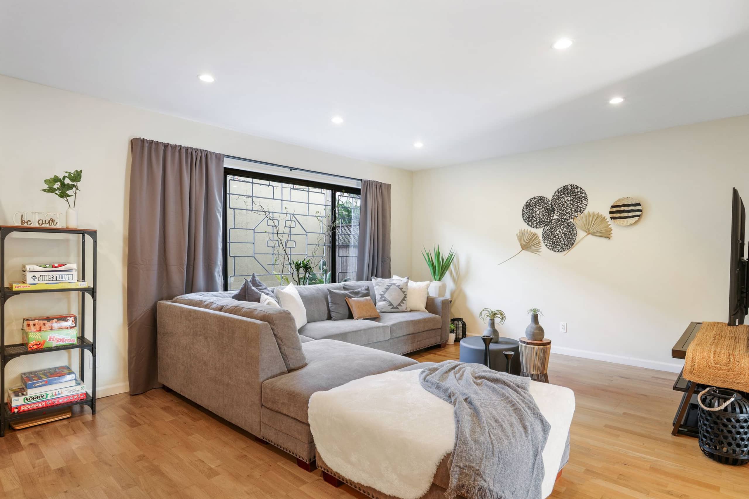 Home in South San Francisco · ★4.89 · 4 bedrooms · 5 beds · 2 private baths - Image 22