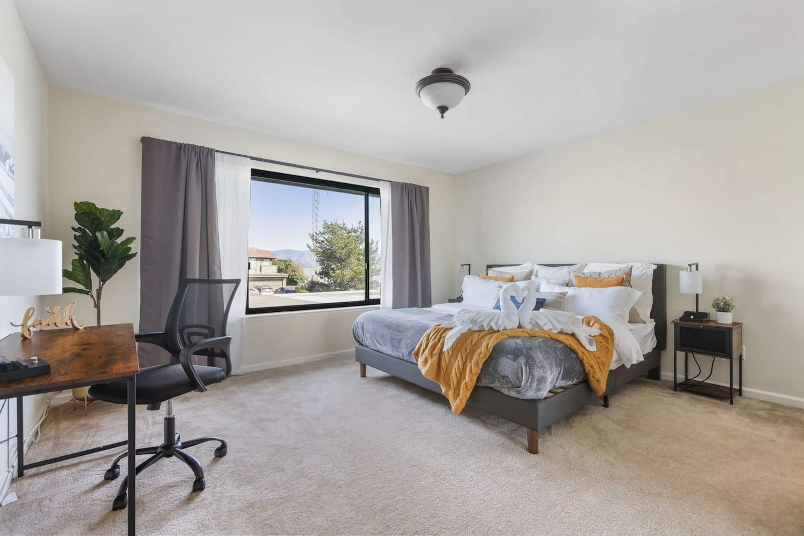 Home in South San Francisco · ★4.89 · 4 bedrooms · 5 beds · 2 private baths - Image 11