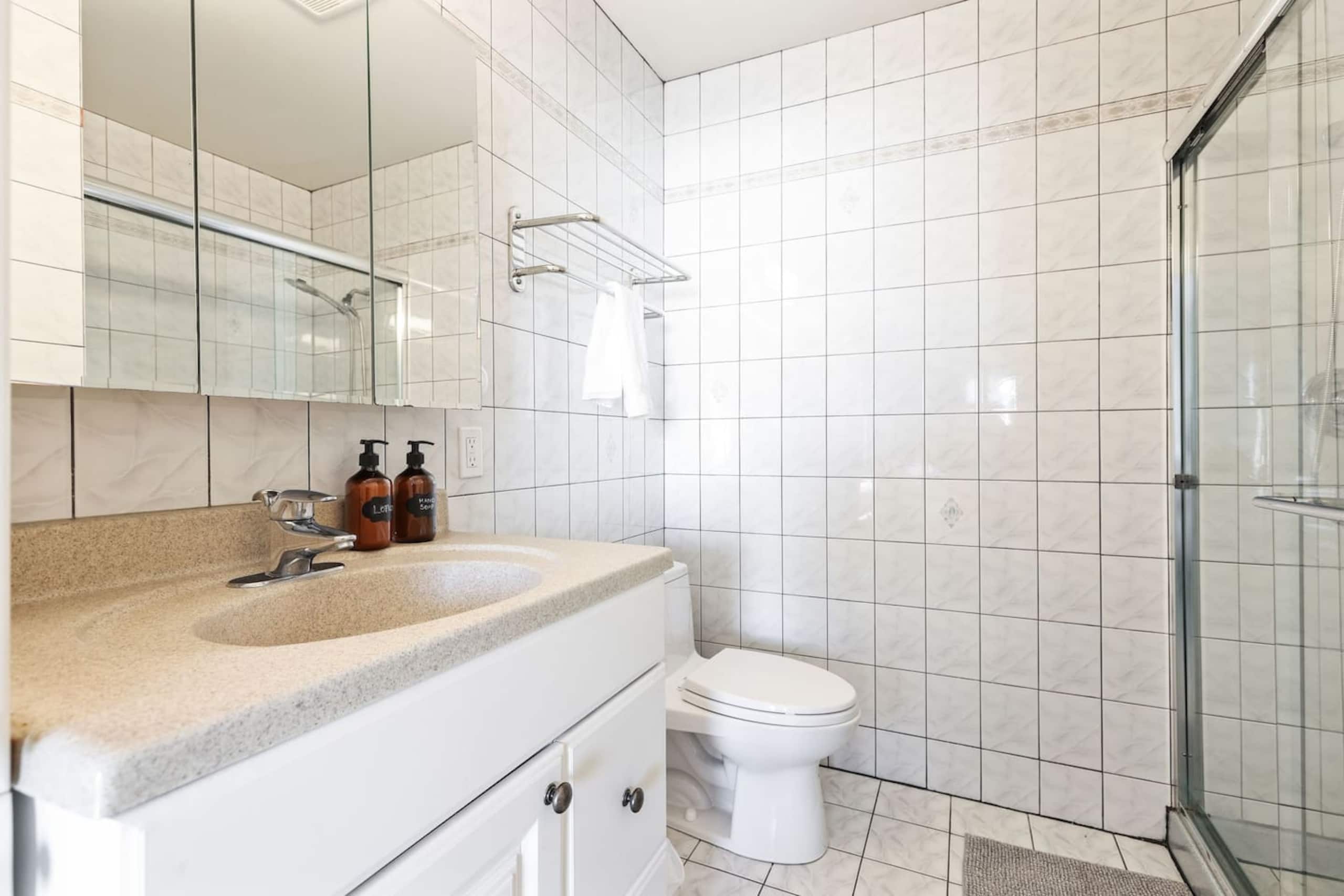 Home in South San Francisco · ★4.89 · 4 bedrooms · 5 beds · 2 private baths - Image 17