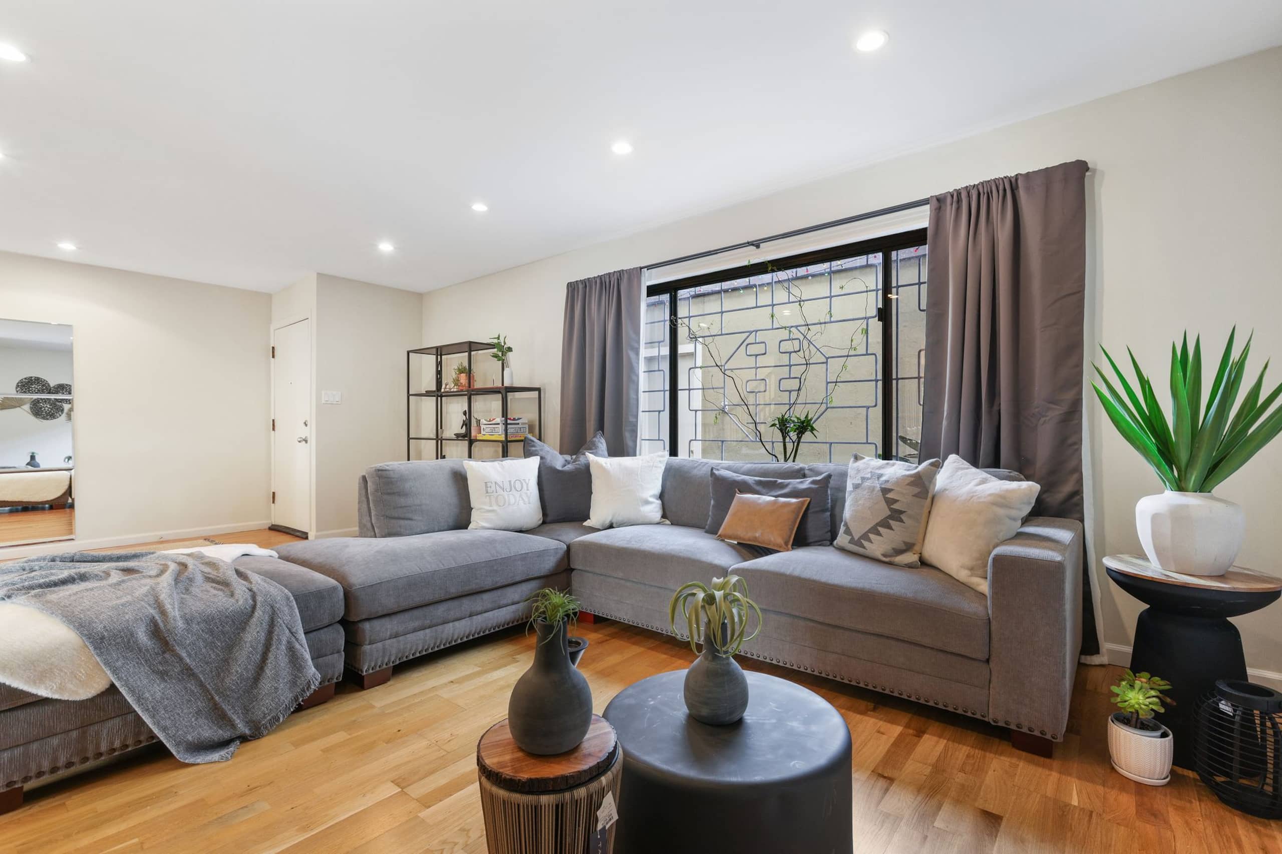 Home in South San Francisco · ★4.89 · 4 bedrooms · 5 beds · 2 private baths - Image 30