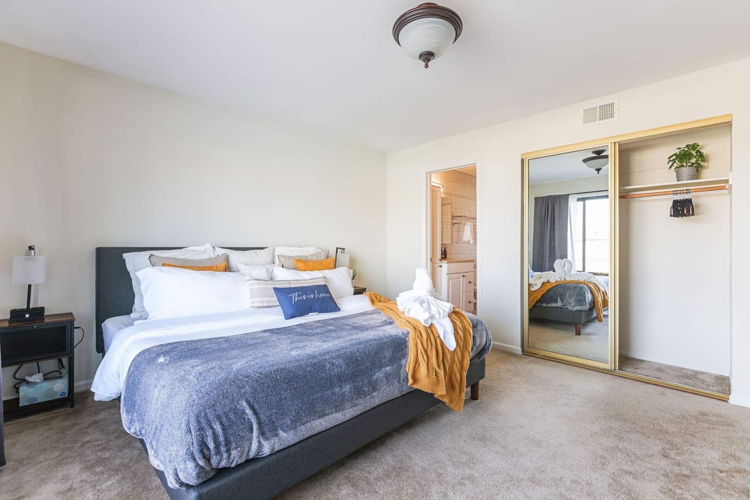 Home in South San Francisco · ★4.89 · 4 bedrooms · 5 beds · 2 private baths - Image 12