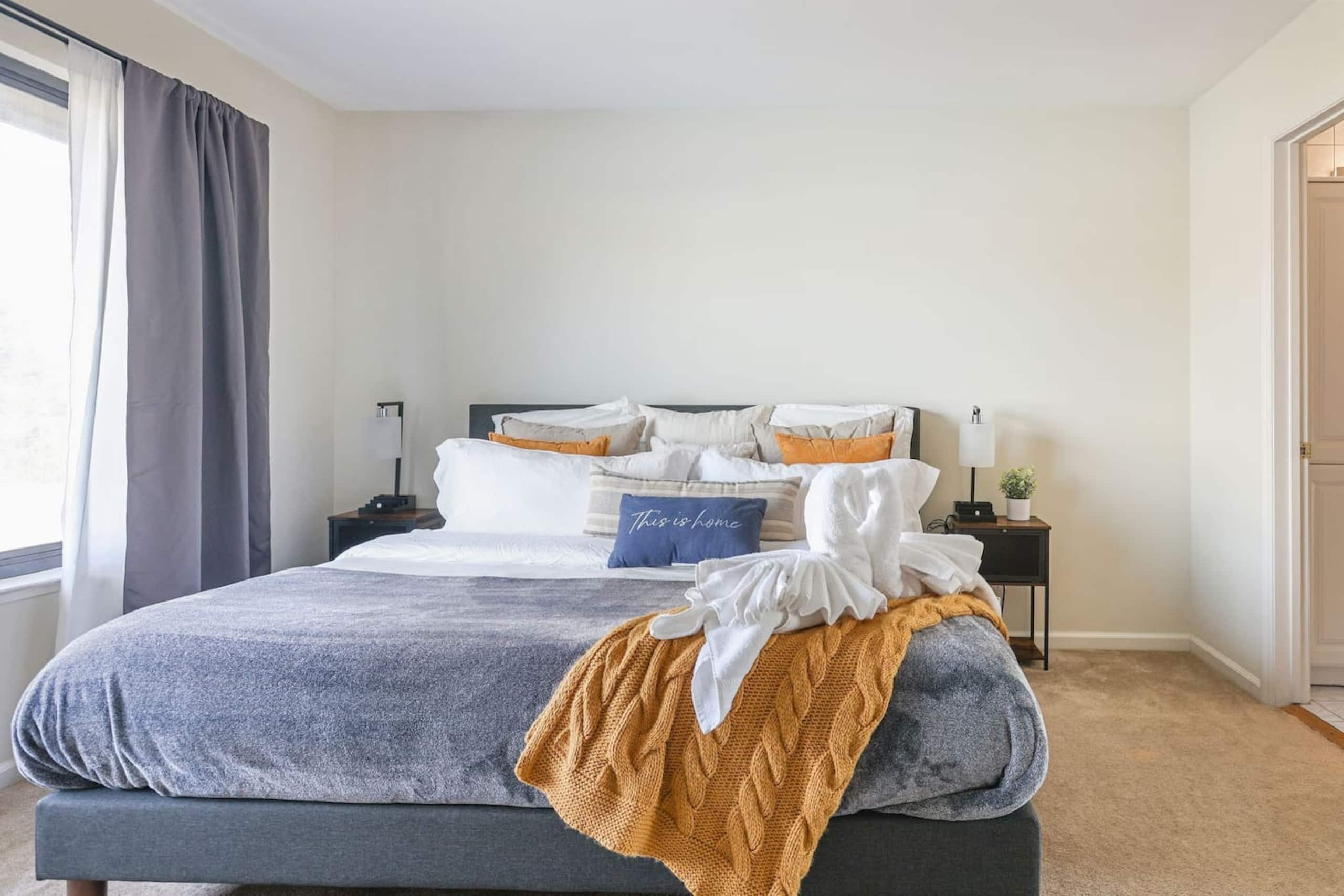 Home in South San Francisco · ★4.89 · 4 bedrooms · 5 beds · 2 private baths - Image 13