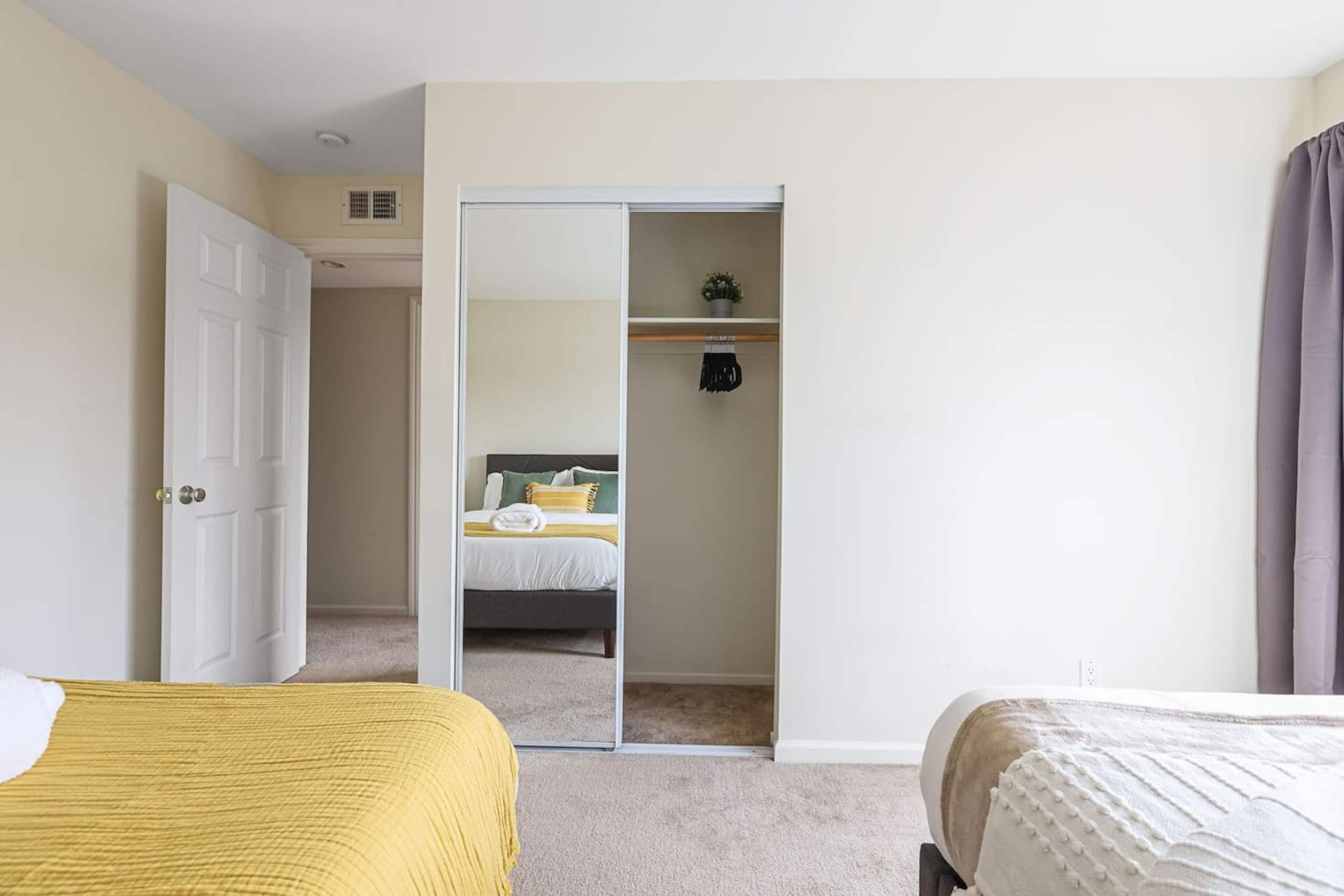 Home in South San Francisco · ★4.89 · 4 bedrooms · 5 beds · 2 private baths - Image 9