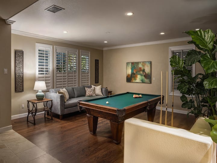 Spacious Disney Retreat With Pool Table Fire Pit - Yorba Linda, CA