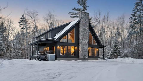 Quintessential 6-BR Berkshires Lodge