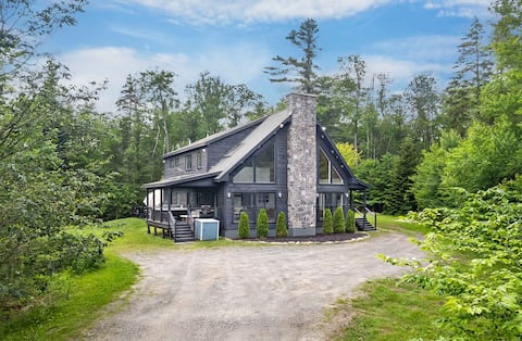 Quintessential 6-BR Berkshires Lodge