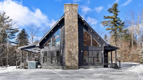 Quintessential 6-BR Berkshires Lodge