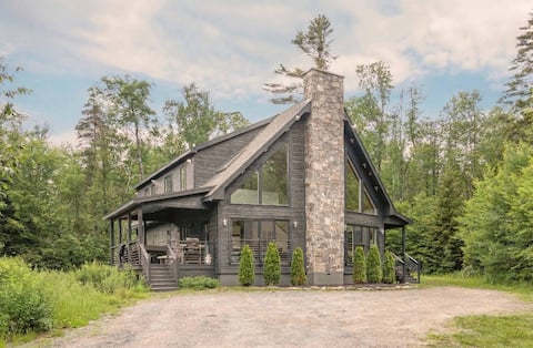 Quintessential 6-BR Berkshires Lodge