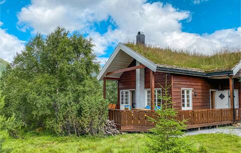 4 bedroom cozy home in Straumgjerde