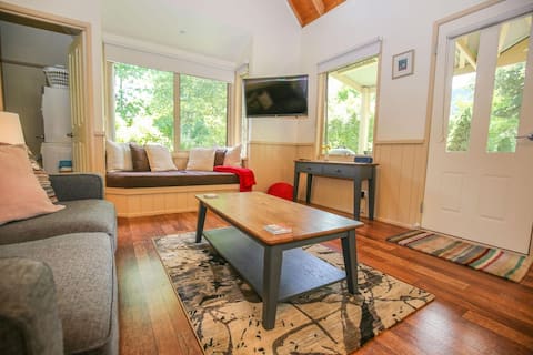 Alpine Arnica Cottage 1 - Cosy comfort for couples