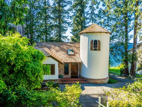 Fairyland Cottage: Waterfront+Hot Tub+Beach+Clam