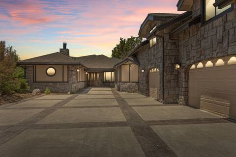 Winter Ready Roaring Lion + Lake Views + Dock
