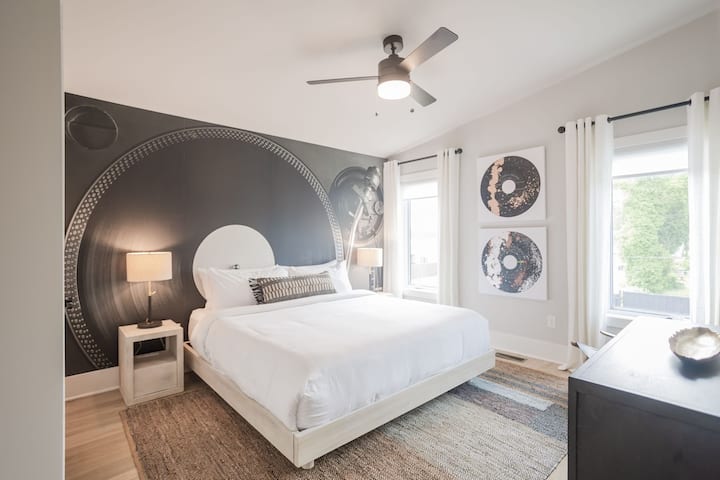 3rd Bedroom with own Wall Mural