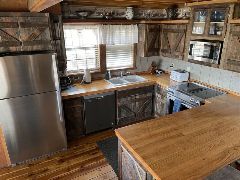 Popular Airbnb listing: Greer Pershing Cabin in the Meadow in Greer