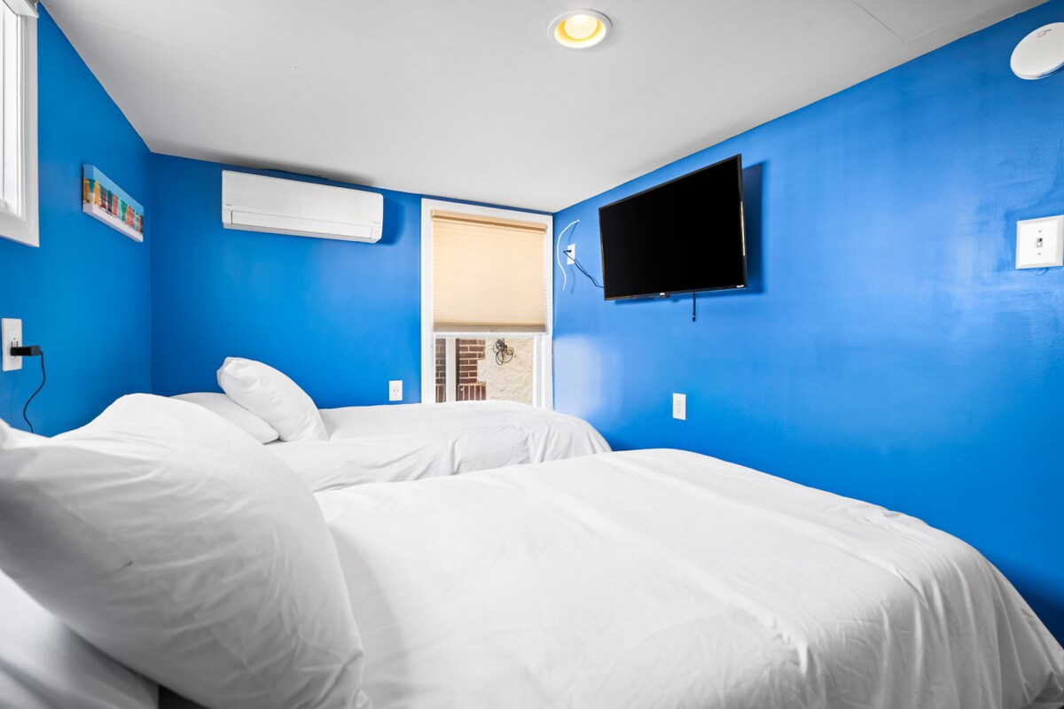 ห้องนอนที่สองชั้นล่าง (เตียงแฝด 2 เตียง)