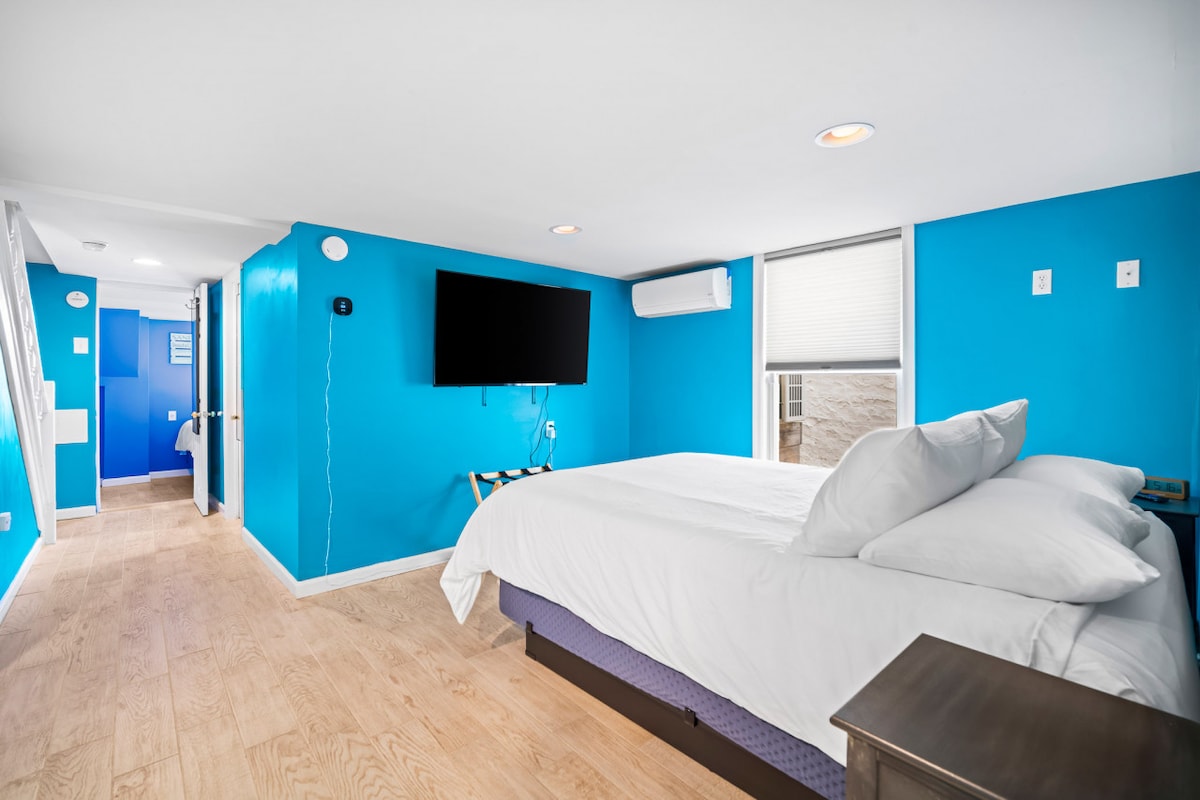 ห้องนอนใหญ่ชั้นล่าง (ควีนไซส์)