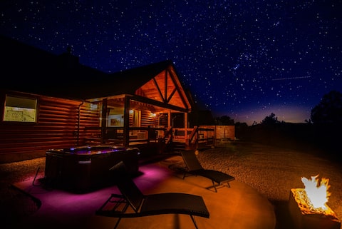 Juniper Mountain Retreat |Hot Tub|Game Room| Views