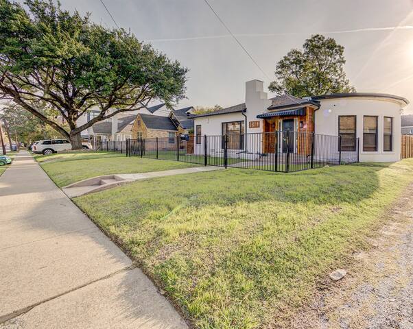 The Peninsula – 1 Mile from Downtown Dallas, Texas gallery image 2