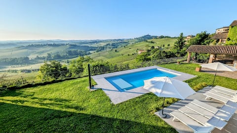 Villa Perla, hilltop location with pool