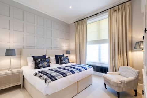 Luxury Apartment - steps away from the Old course