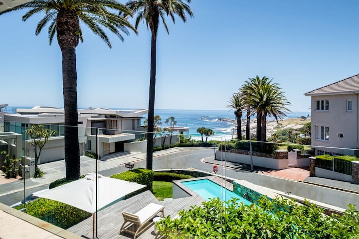 Magical Holiday Home Walking Distance to the Beach