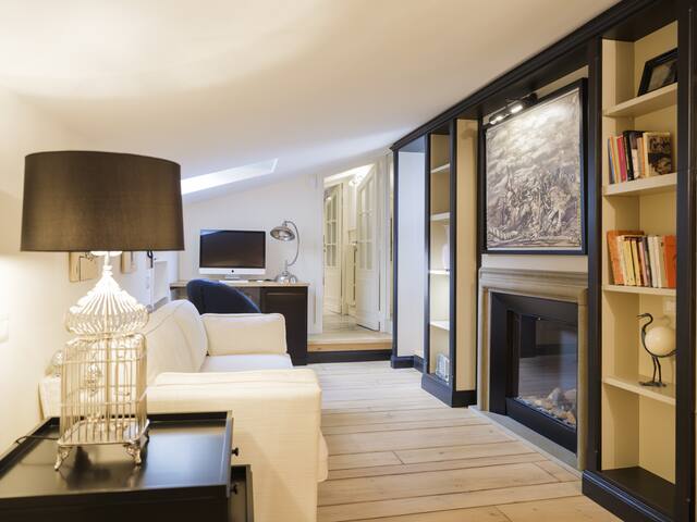 Luxury window on Florence gallery image 3