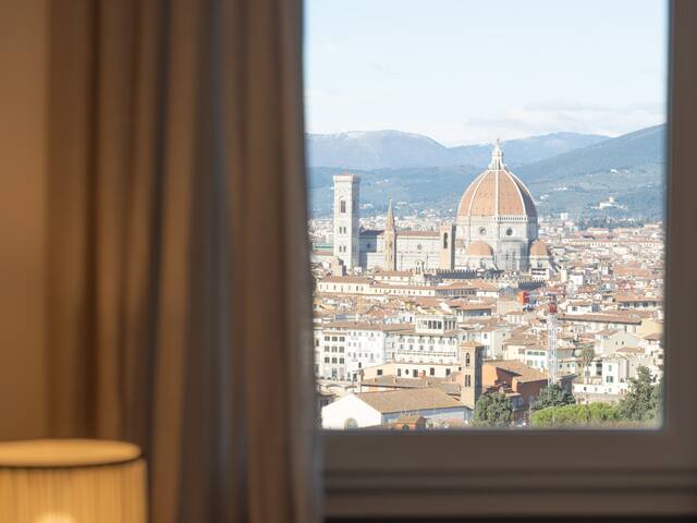 Luxury window on Florence gallery image 2