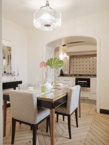 Luxury window on Florence gallery image 5