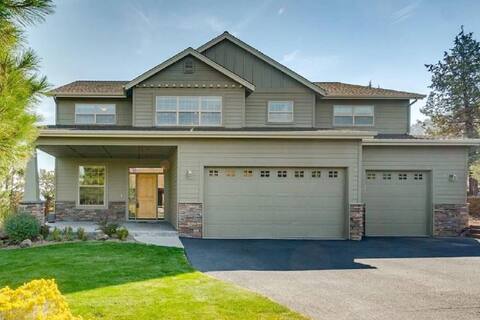 Eagle Crest Home and Amenities! Gourmet Kitchen.