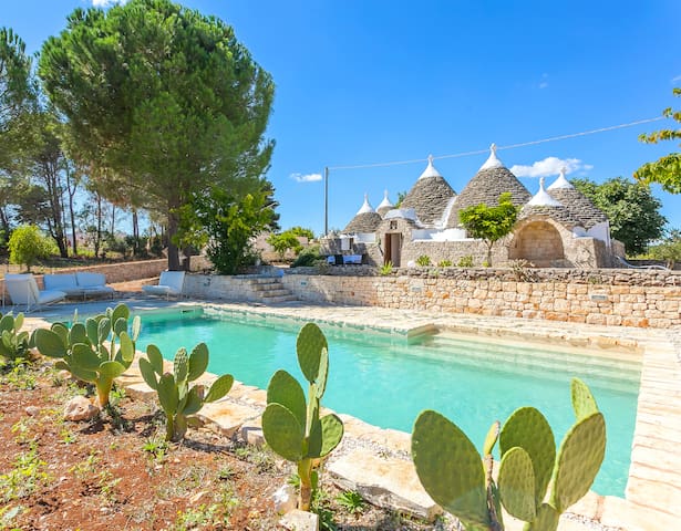 Trullo Martina Franca, amazing view, 3 bed, pool
