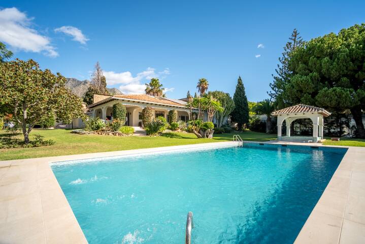 Scenic 5-Bedroom Villa in Nagueles, Marbella
