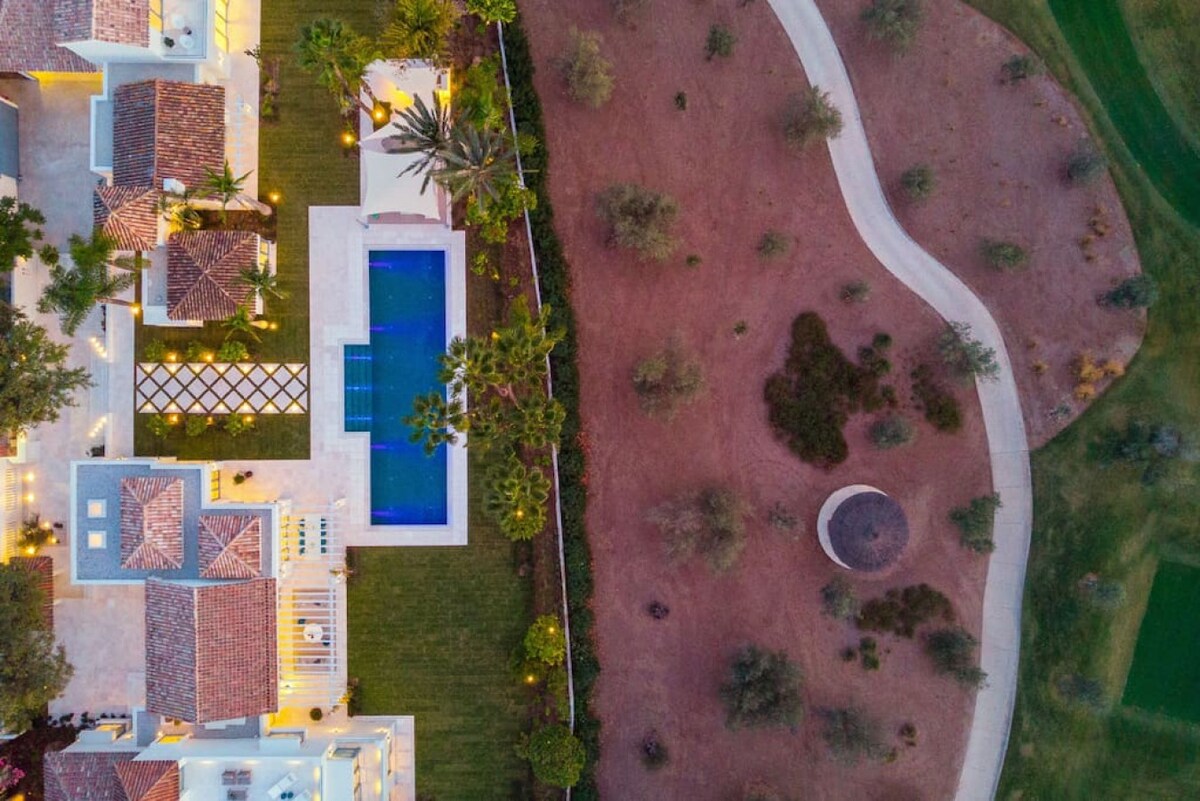 Luxury 7BR Golf-Front Villa, Heated Pool & Gym 2