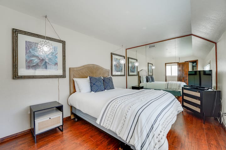 Second Floor Queen Bedroom