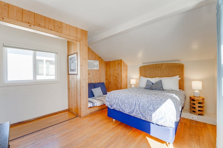 Third Floor Queen Bedroom; Roofdeck access