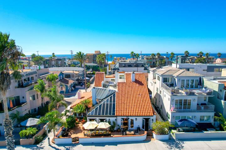 Sunny Bayfront Villa, Eclectic Single-Family Home gallery image 3