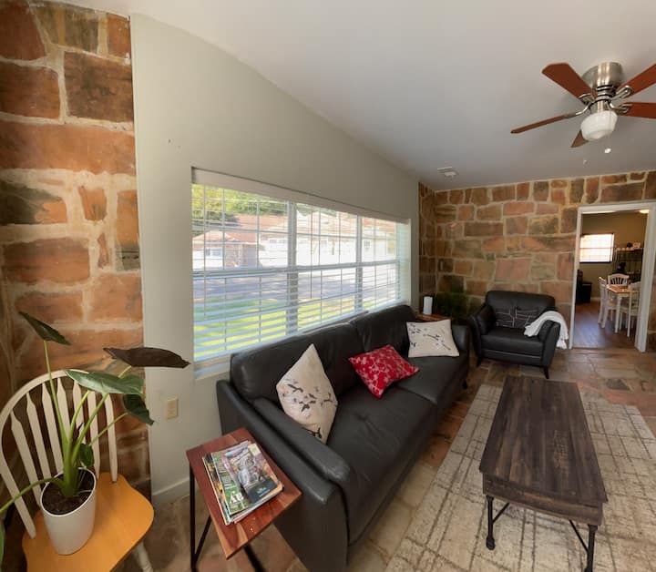 Woodward Villa Unit A - Steps To Dahlonega Square - Dahlonega, GA