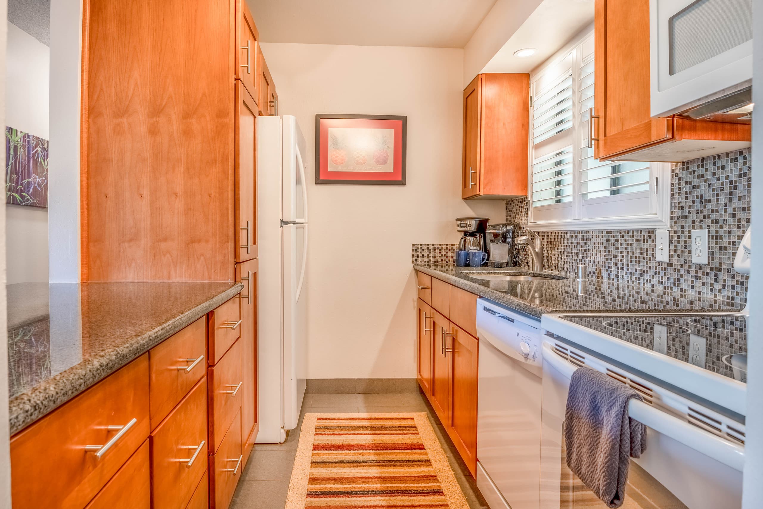 Condo in Wailuku · ★4.83 · 1 bedroom · 2 beds · 1 shared bath - Image 15