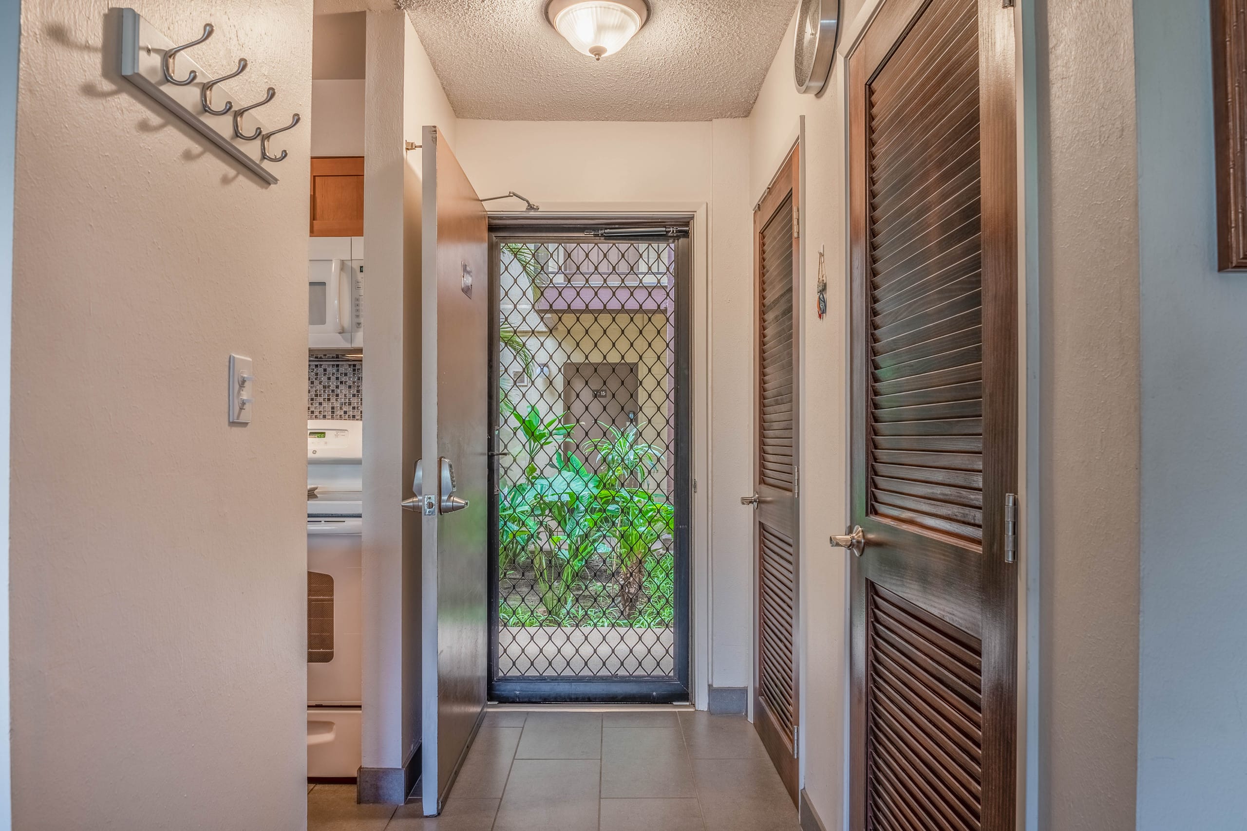 Condo in Wailuku · ★4.83 · 1 bedroom · 2 beds · 1 shared bath - Image 27