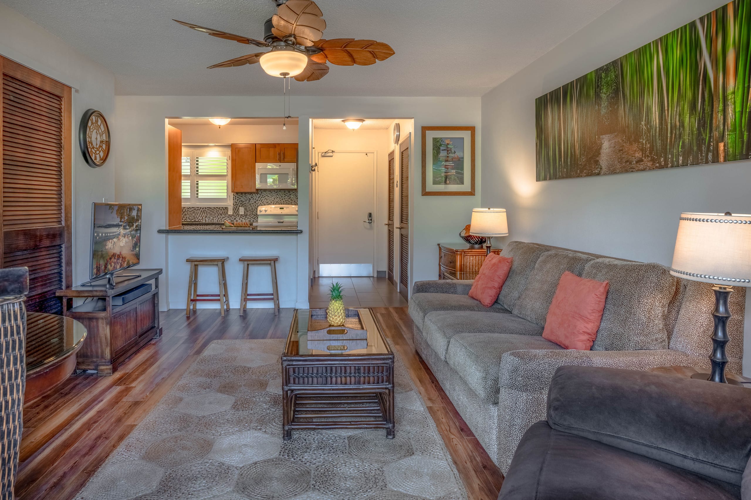 Condo in Wailuku · ★4.83 · 1 bedroom · 2 beds · 1 shared bath - Image 12
