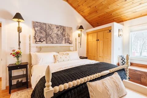 Ice fishing getaway•Close to trails•Hot tub