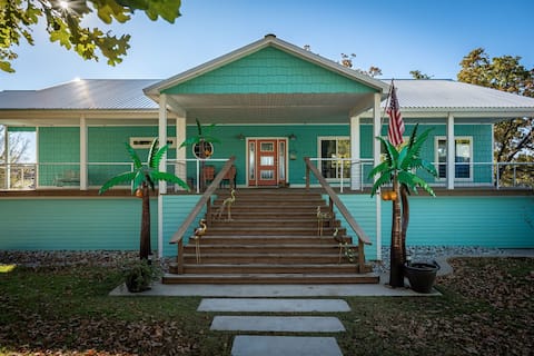 4Bdrm Insta-worthy Texoma Lake Retreat w/Dock!